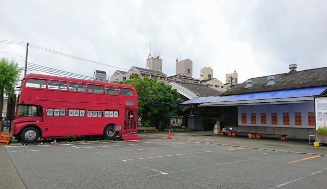 赤バスは観光バスの運転手さんや添乗員さんの休憩所でした